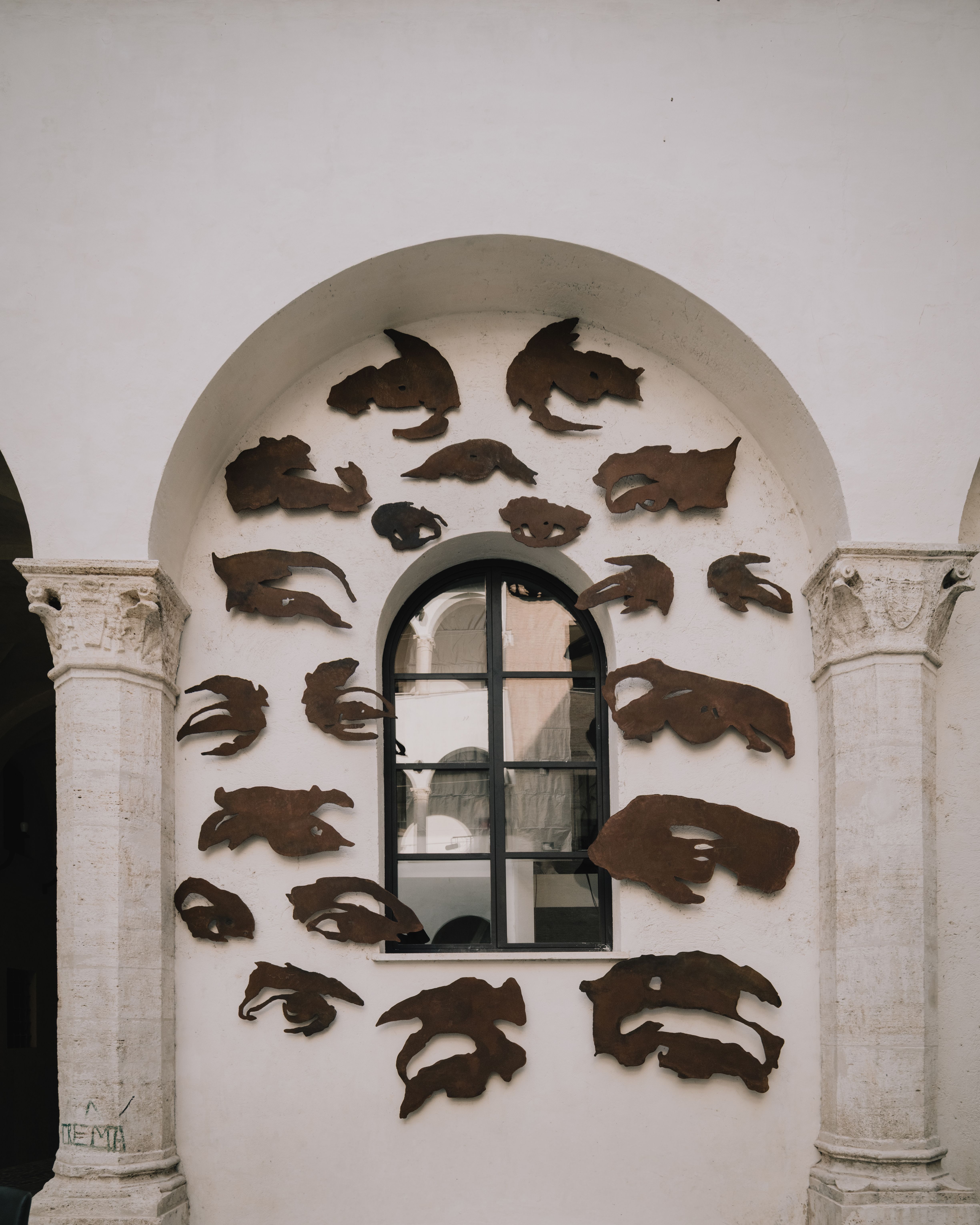 Il 2 ottobre: gli “Occhi” di Davide Dormino installati sulla parete del cortile