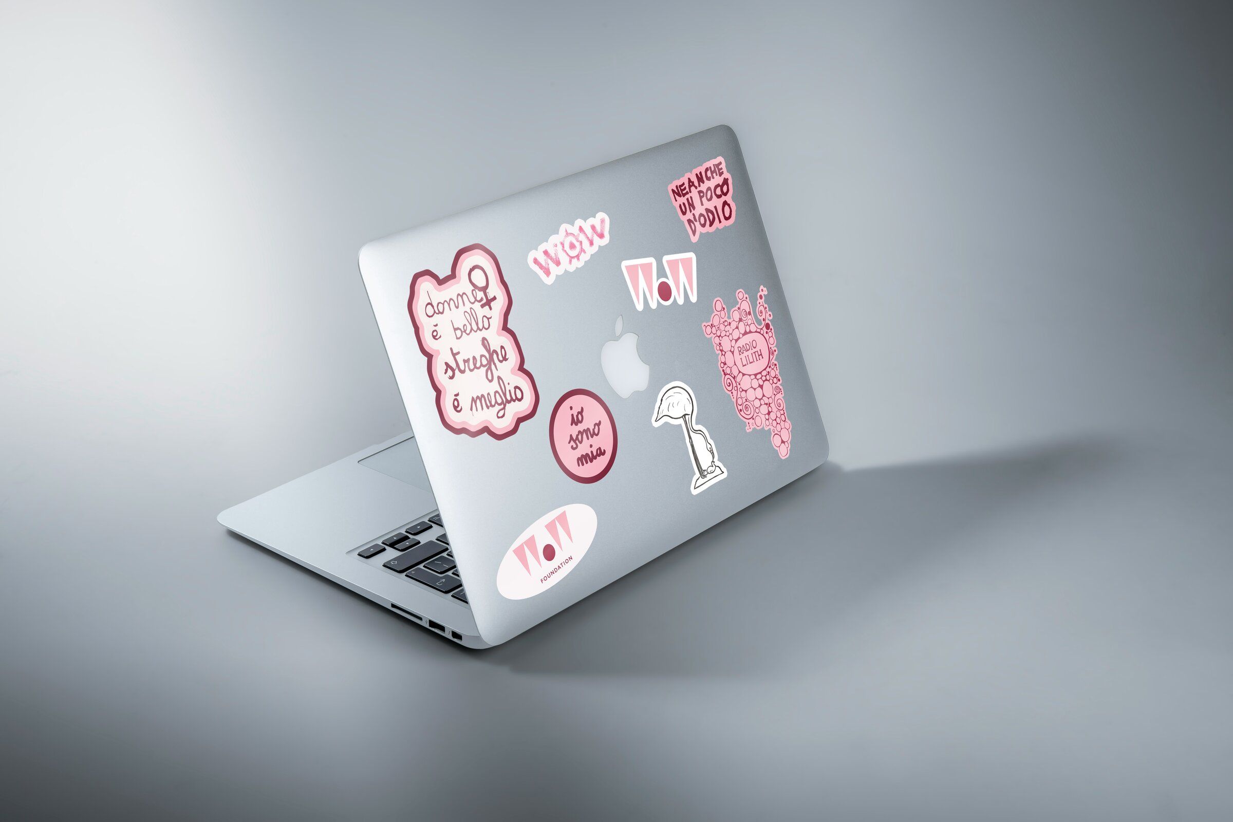 Adesivi su un computer
